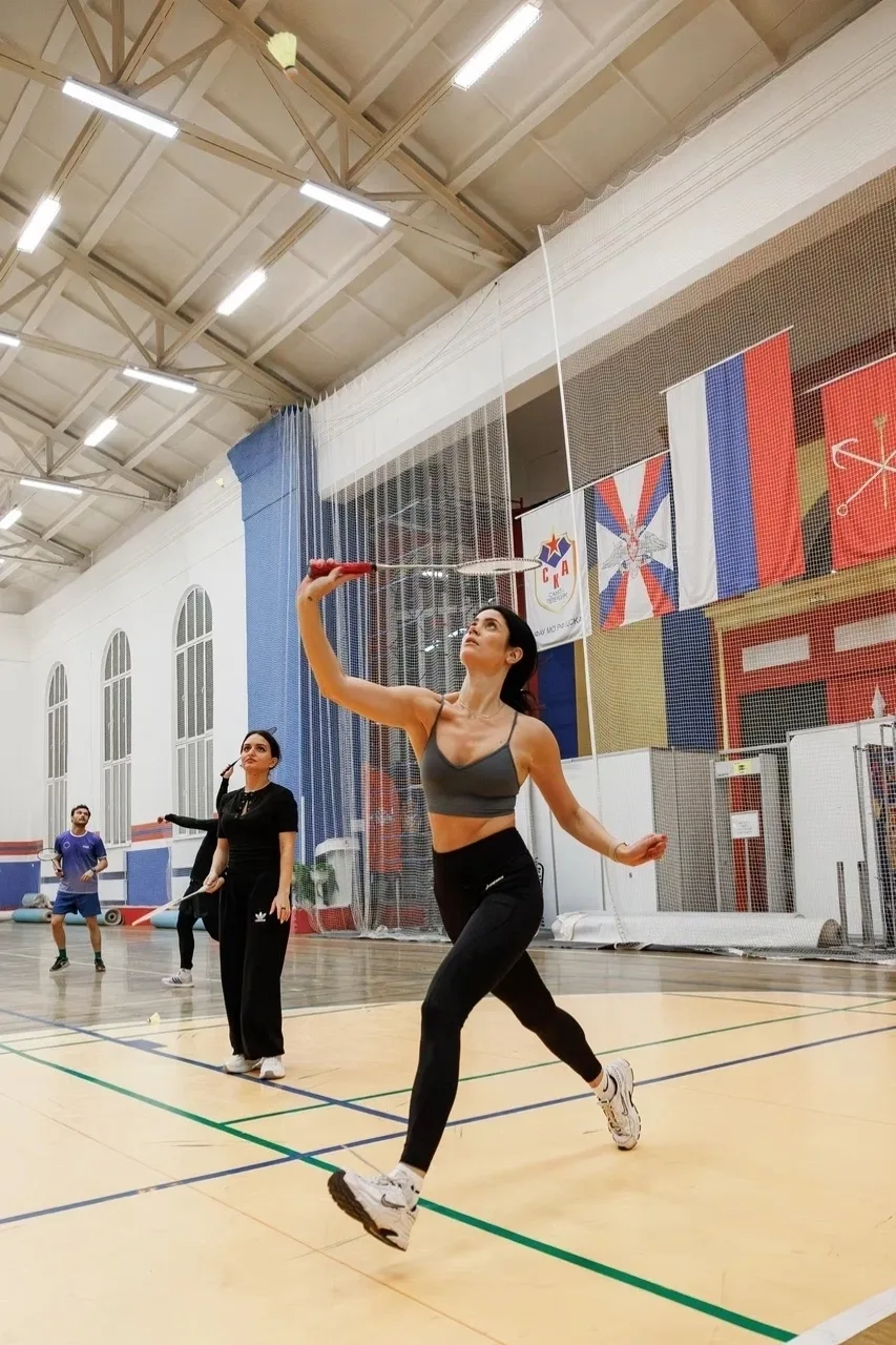 🏸 ФИЛИАЛ «ЦЕНТР» — ИГРАЕМ В БАДМИНТОН ВСЕ ЛЕТО!

Лето — время двигаться, а мы создали для этого иде