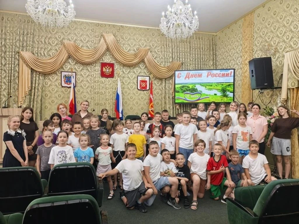 10 июня, в преддверии Дня России, сотрудники РДК организовали, для ребят из пришкольного лагеря «Орл