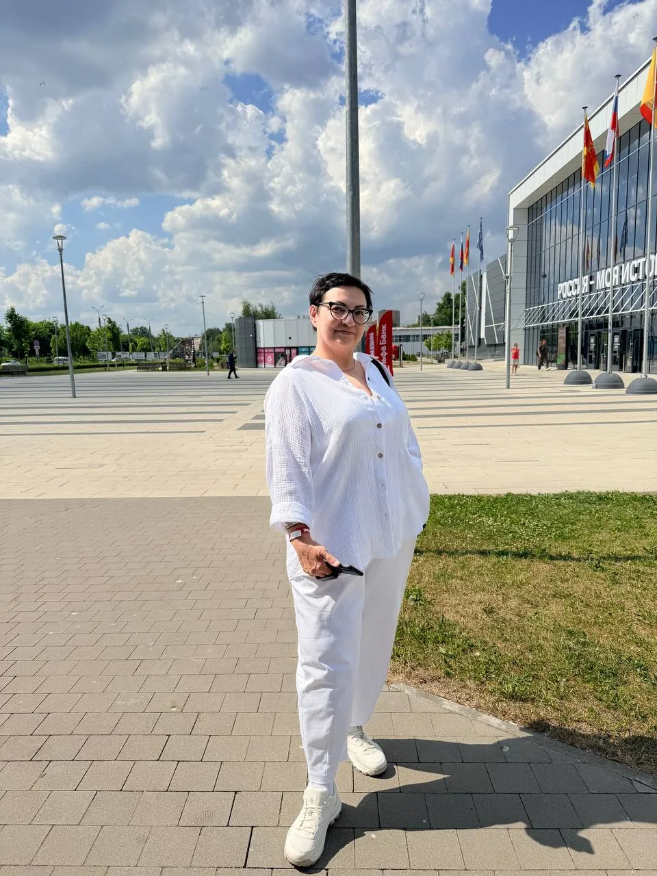 Кто что увидел в новом логотипе?
Мое видение - это, конечно, бюстгальтер. Но не простой. В нем зашиф
