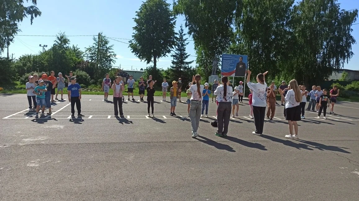 ☀️ Новый день в лагере «Солнышко»: гимн, кораблики и поход к реке Актай!

💫 Сегодняшнее утро в наше