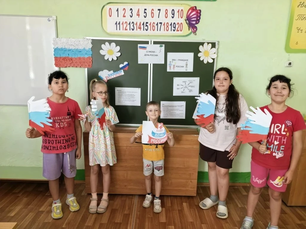 Праздничное настроение сегодня было у всех детей из пришкольного лагеря "Неугомоны". Они побывали на