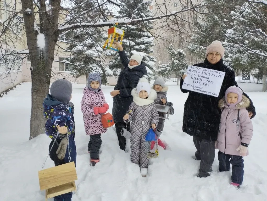 С конца ноября в микрорайоне кипит необычная активность. Коллектив Детского сада № 281 («МБДОУ Детск