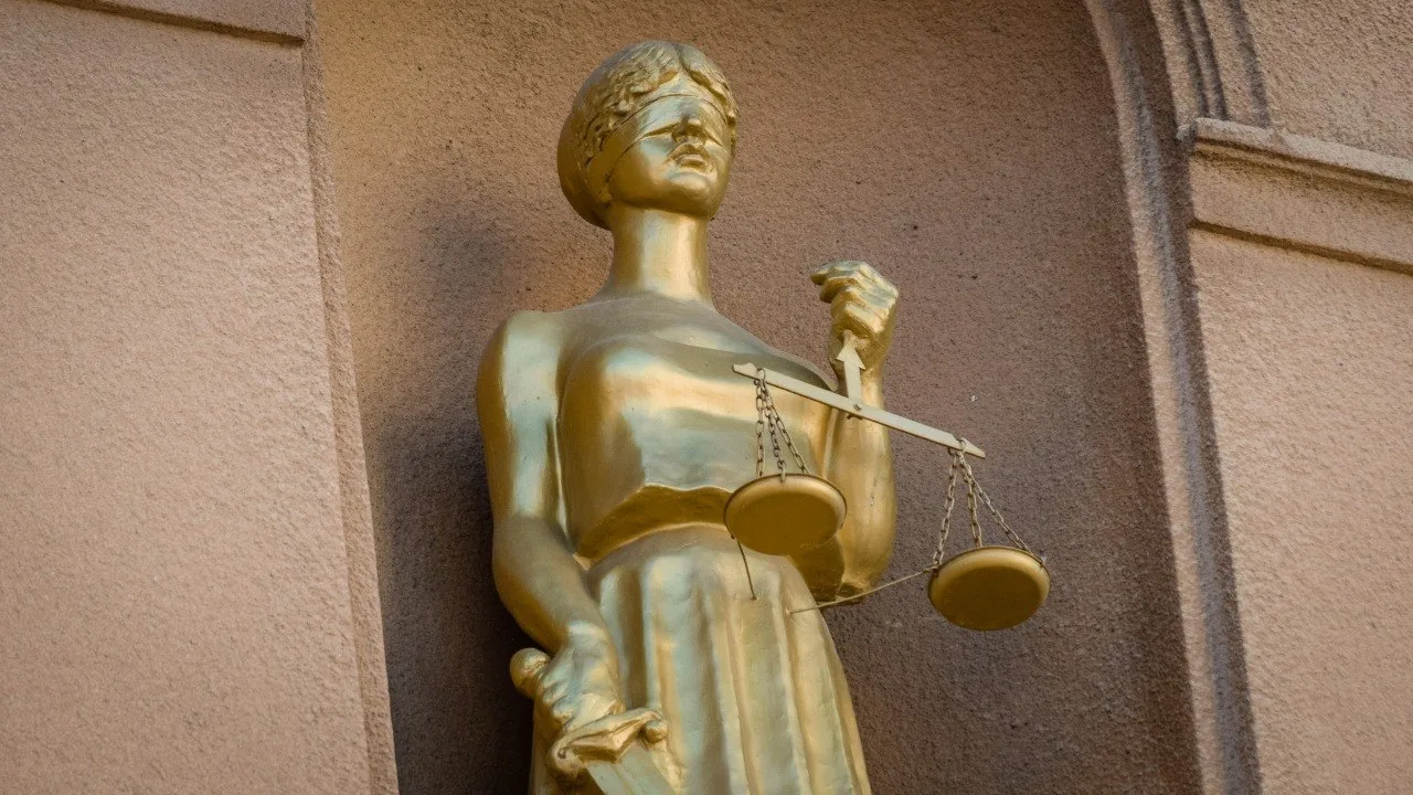 ⚖️ Бывший начальник Управления автодорог Свердловской области Вячеслав Данилов предстал перед судом 