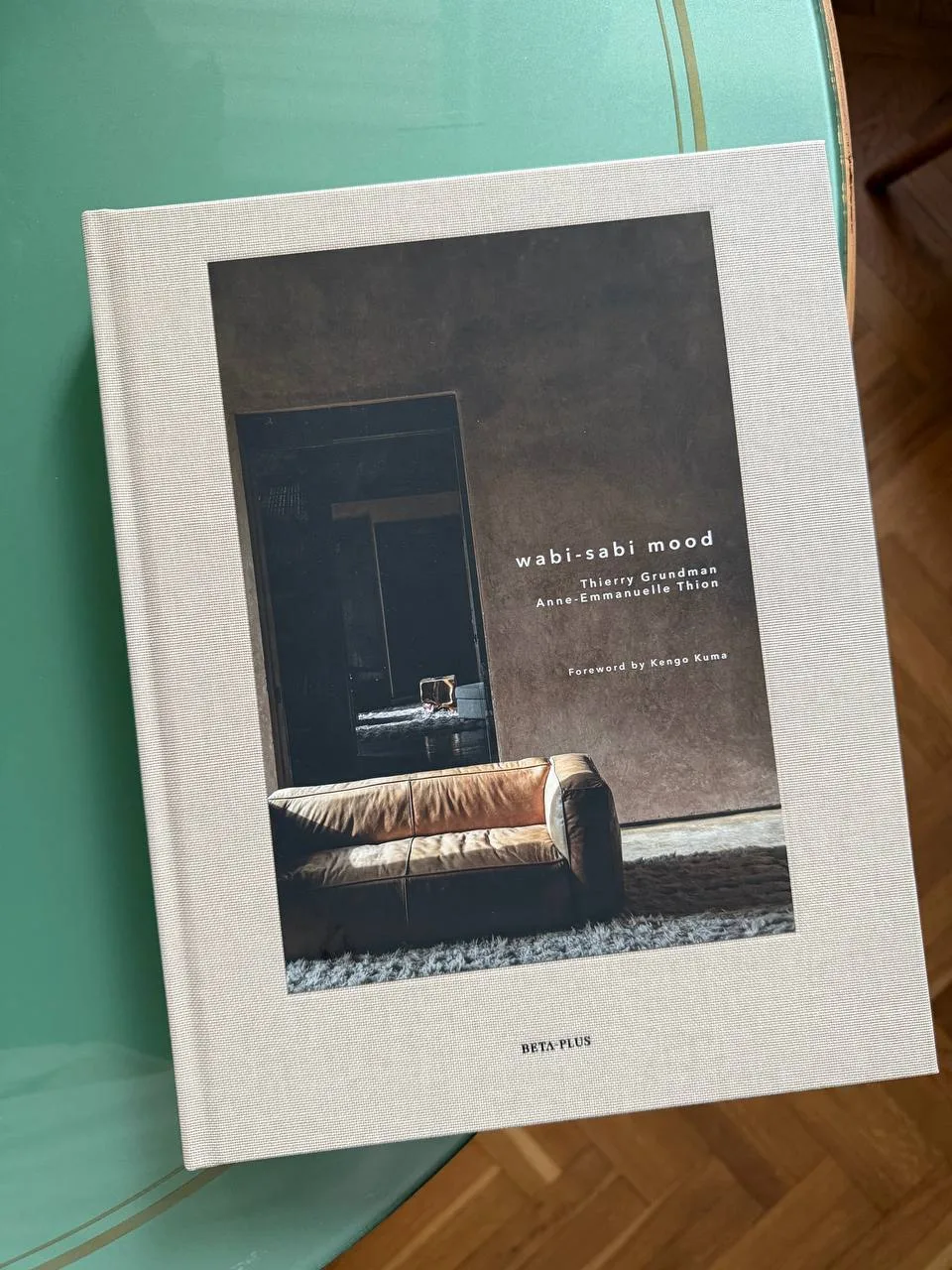 Wabi Sabi Mood — книга не столько о стиле, сколько о философии, которая уже несколько столетий влияе