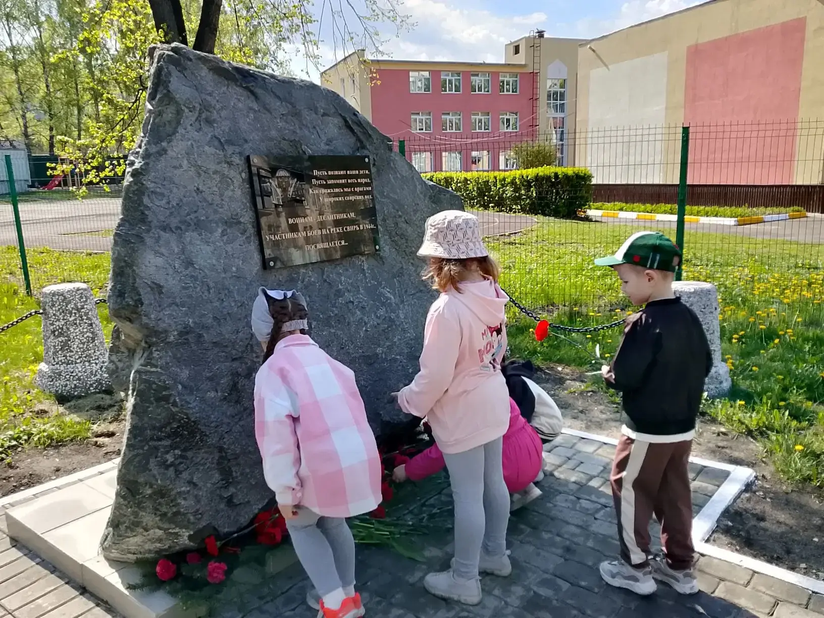 🌺 Память в детских сердцах

Сегодня особенный день: наши воспитанники  приняли участие в важной цер