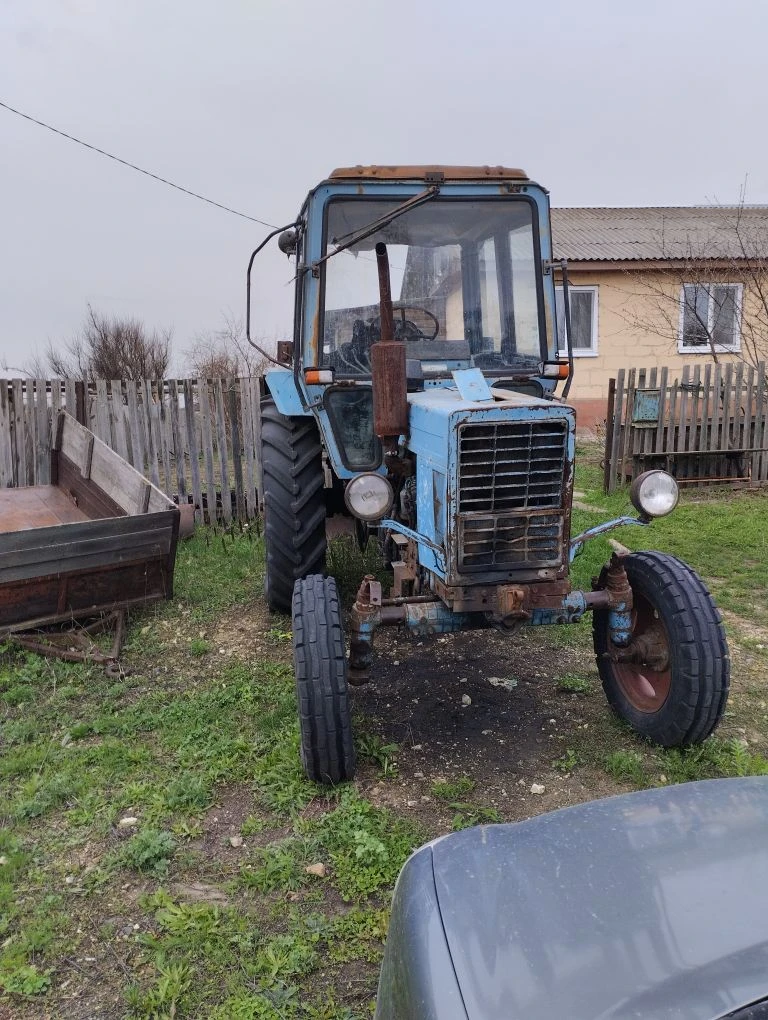 Продам трактор мтз-80 Беларус 1988 года. Трактор на ходу с документами с плугом. Цена 350тыс. руб. Т