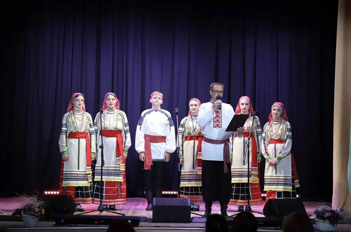 🎶 Отчетный концерт ансамбля народной песни «Потешки»: погружение в мир русских традиций

🎤 Сегодня