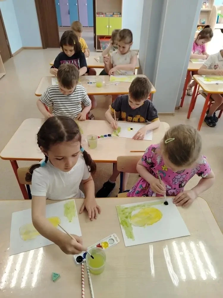 20 мая - Всемирный день пчёл. В группе "Алые паруса" прошёл тематический день, посвящённый этим удив