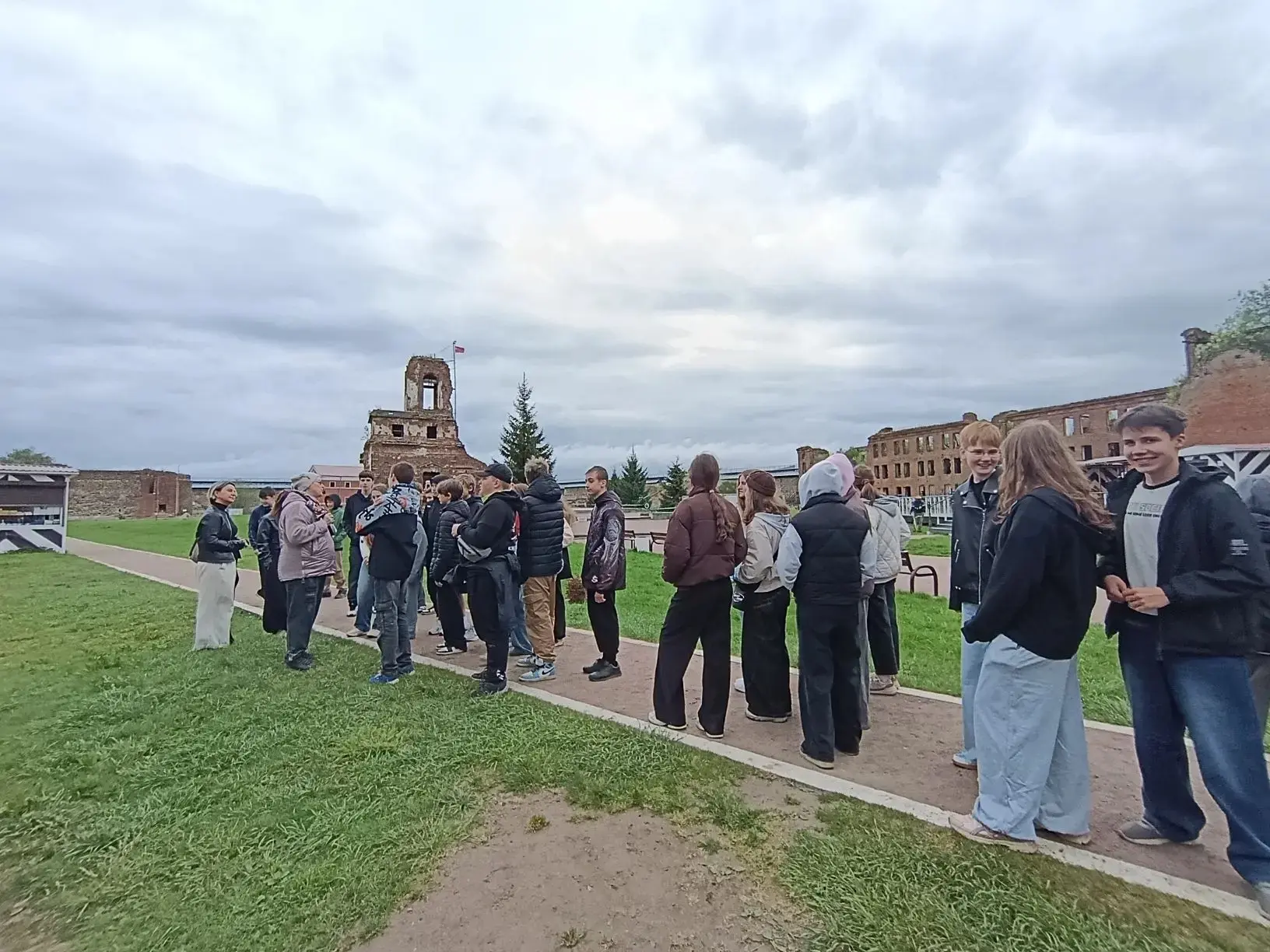 Приключение, которое изменило взгляд на историю! ⚔️
  
Шпаги, казематы и легенды — учащиеся 7Б и 7В 