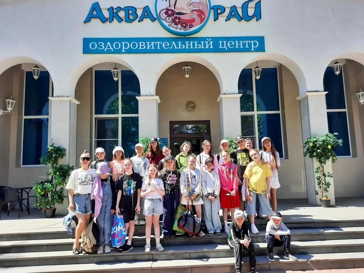 🧜🧜‍♀️🧜‍♂️В этот солнечный день в разновозрастном отряде отмечали День Нептуна — дети и их вожатые