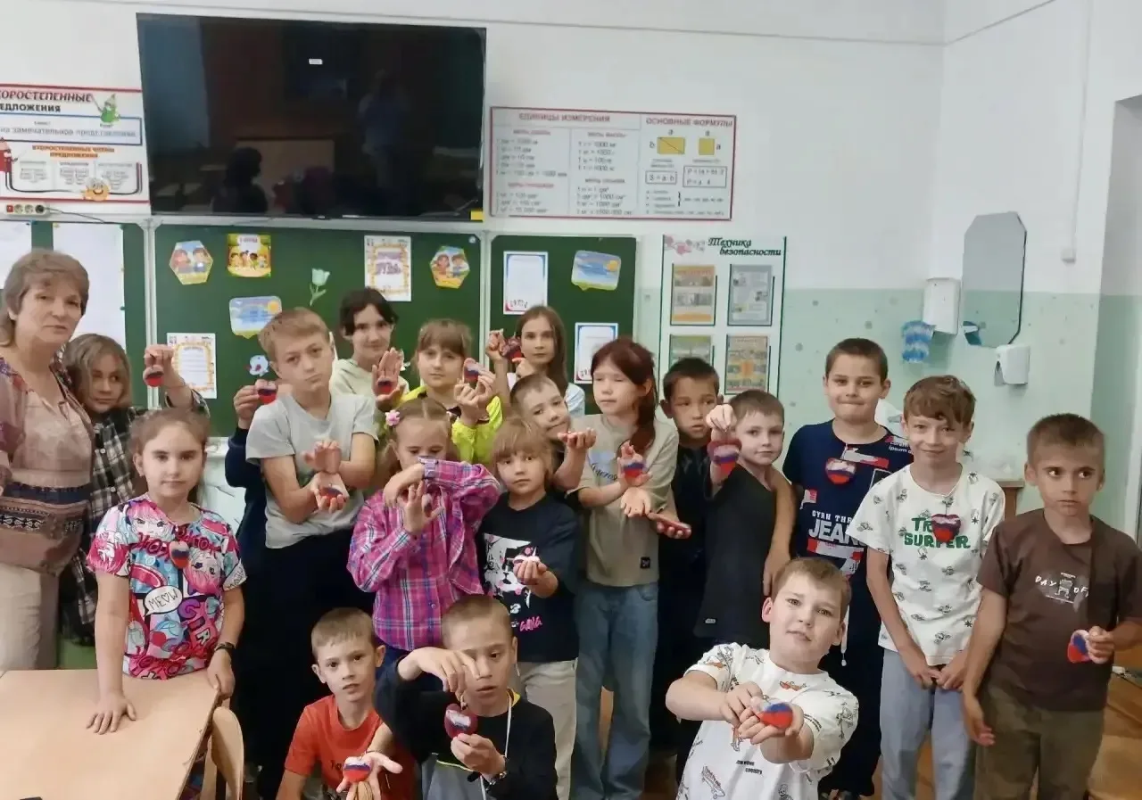 Сегодня в пришкольном лагере кипела творческая жизнь, и мы решили совместить приятное с полезным!

�