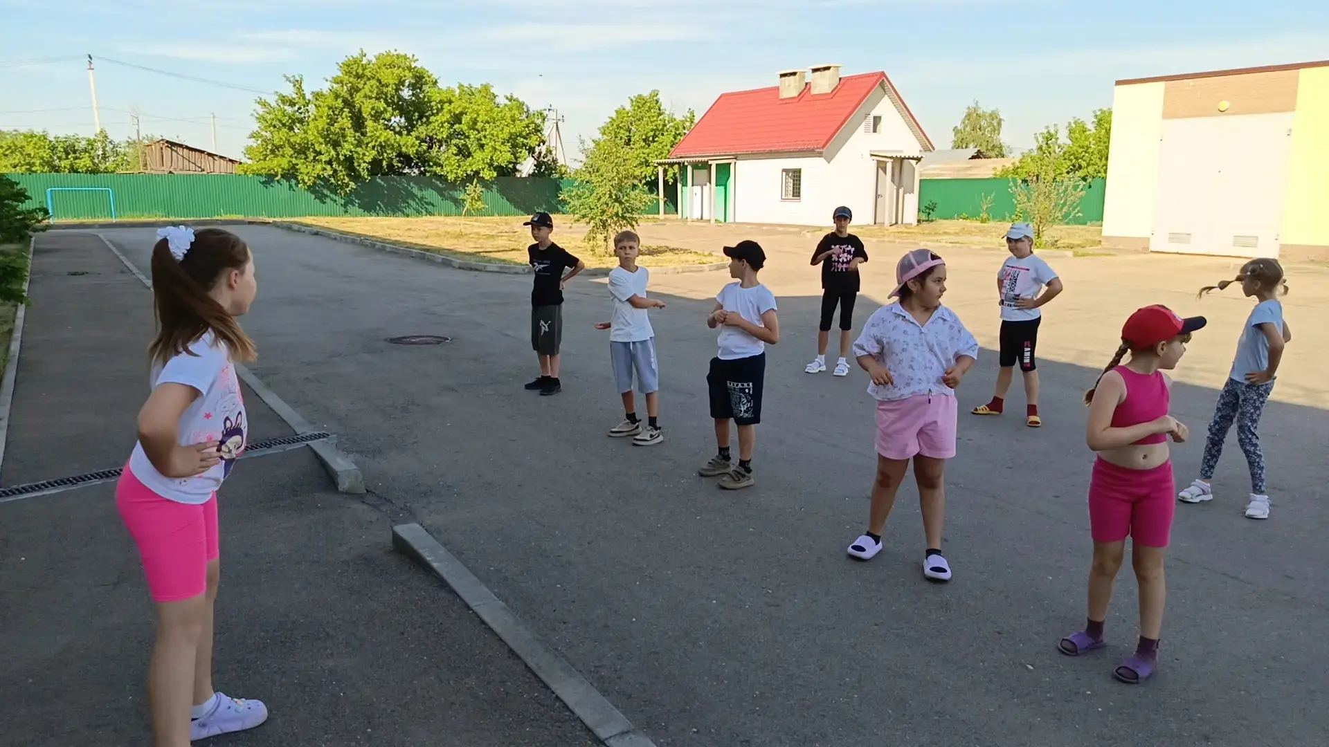 Седьмой день в "Непоседах": Праздник России и море позитива! 🇷🇺☀️

Сегодняшний день в нашем любимо