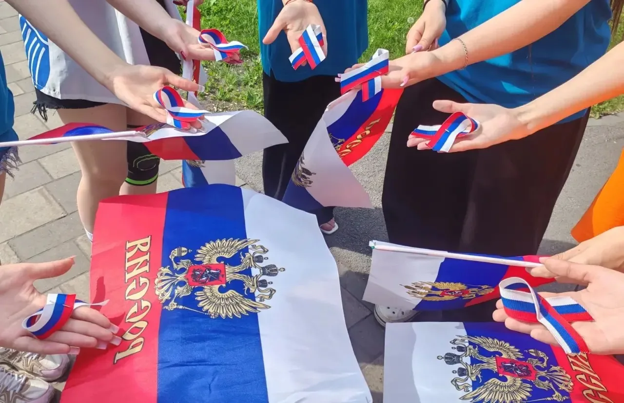 🇷🇺 В преддверии одного из главных государственных праздников — Дня России — активисты и волонтёры 