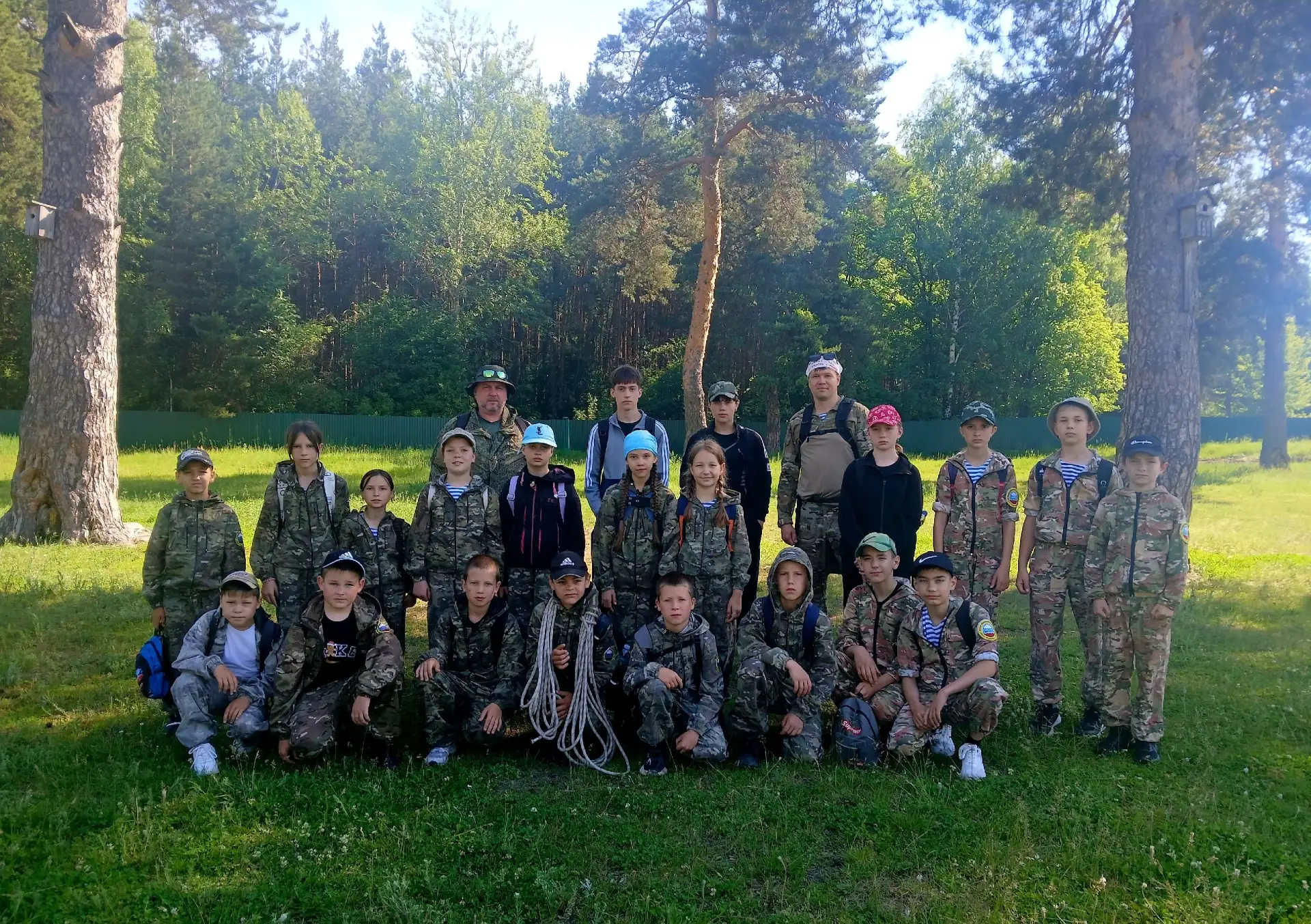 🌲 Активный отдых с пользой для дела

10 июня ученики школы №3 под руководством Михаила Иванова и Ви