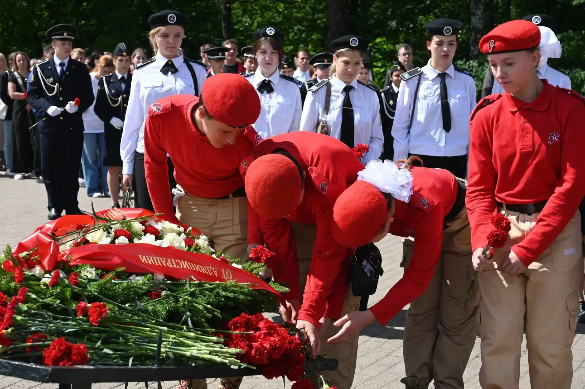 22 июня, в День памяти и скорби, на Серафимовском мемориальном кладбище состоялась торжественно-трау