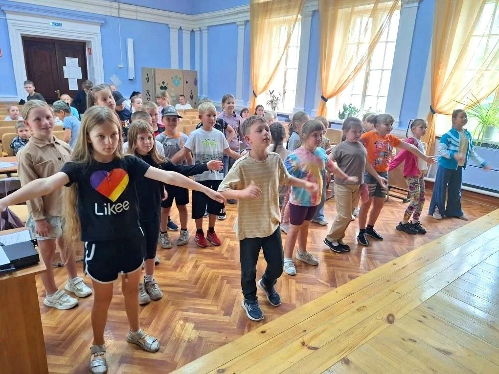 В дружбе, творчестве, игре!💫👫Вот так прошёл ещё один день - 18 июня, в нашем пришкольном  летнем л
