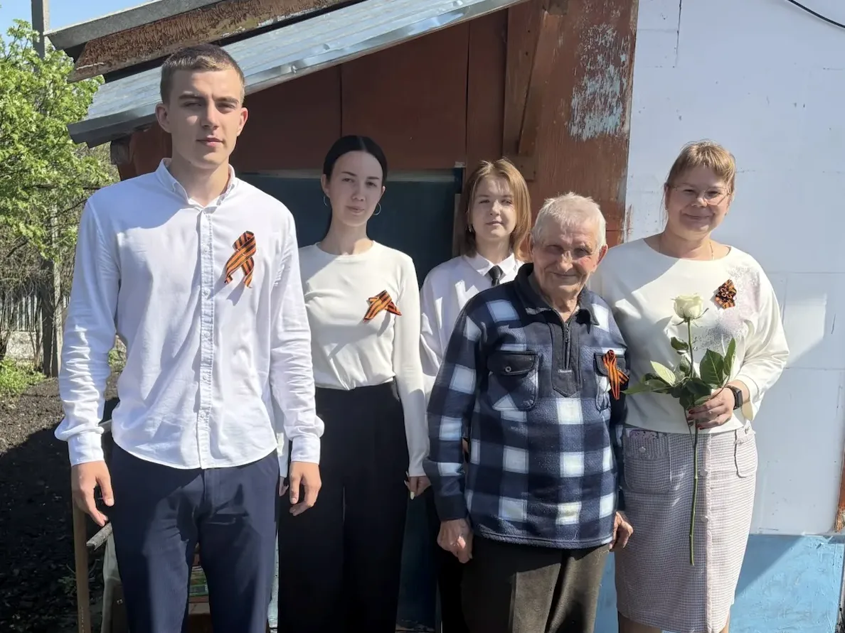 В преддверии Дня Великой Победы глава администрации Вазерского сельсовета Надежда Комарова совместно