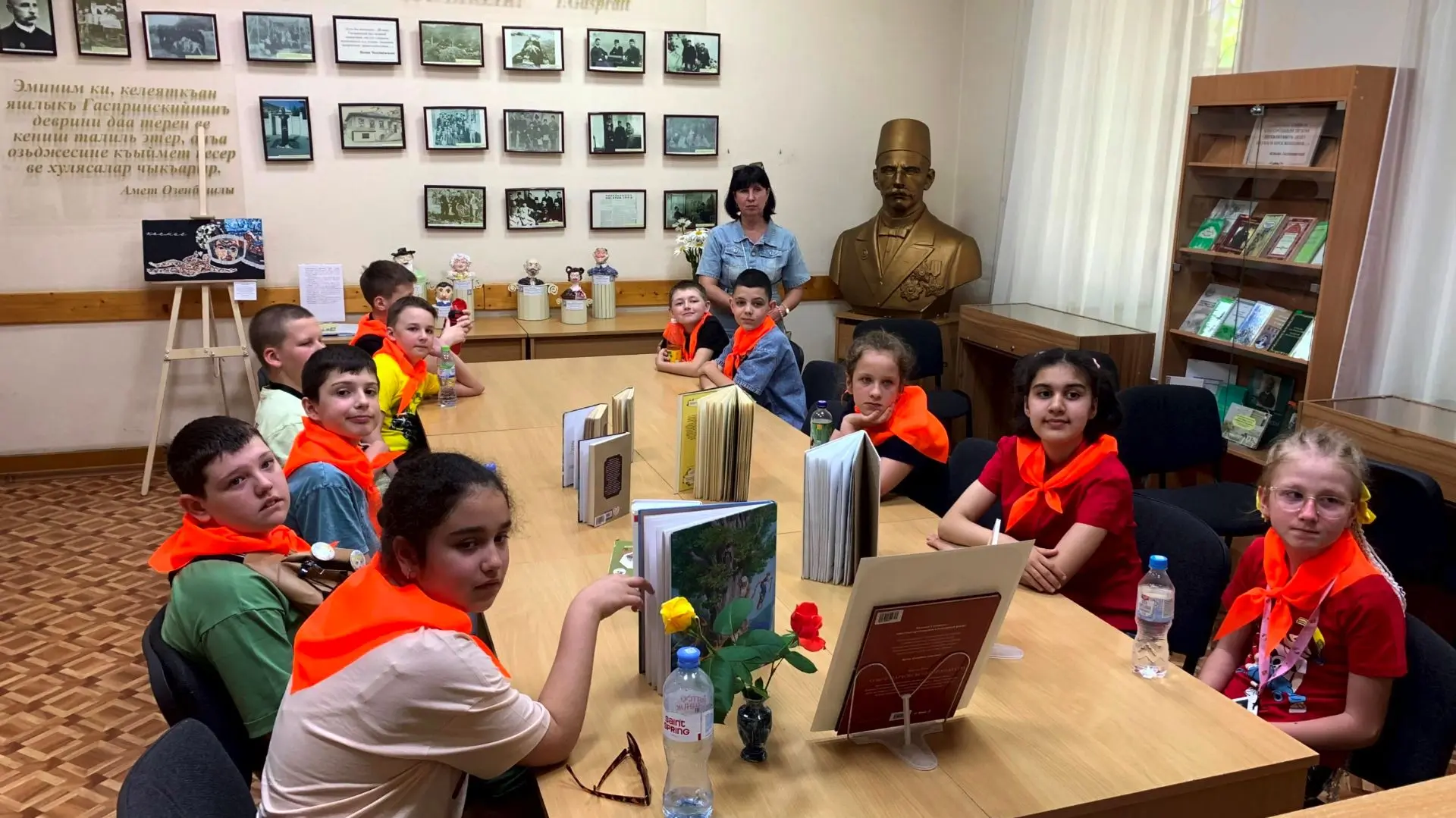 📚✨ Там, на неведомых дорожках…

В преддверии Пушкинского дня России в Республиканской крымскотатарс