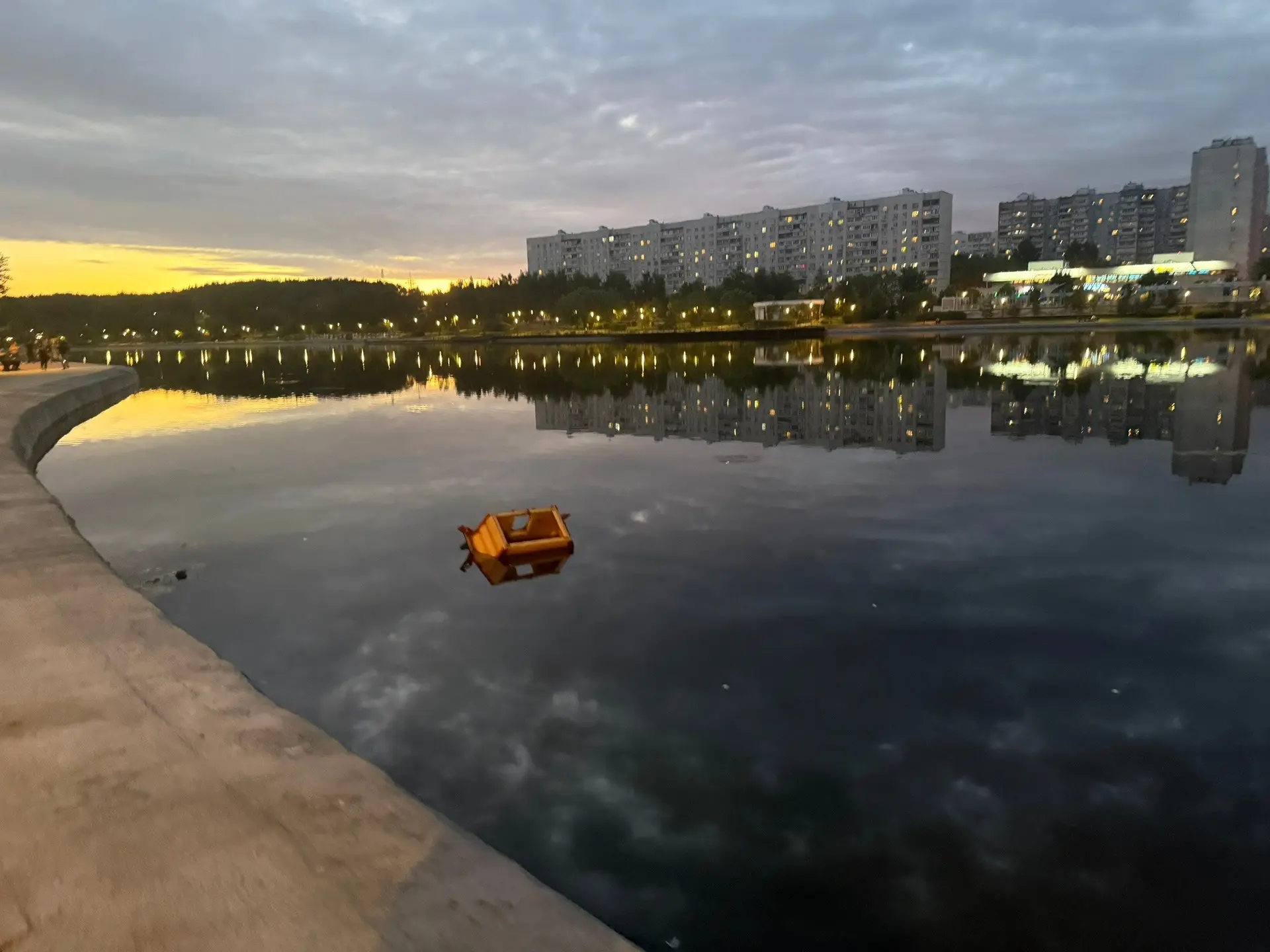 🦆 На Гольяновском пруду просят помочь утятам

На водоёме не хватает удобного парапета, чтобы птенцы