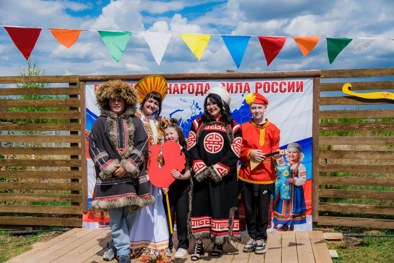 🤞Яркое начало каникул в Козульский школе 1.
5А, 5Б, 6Б и 8А классы — вместе отправились на экскурси