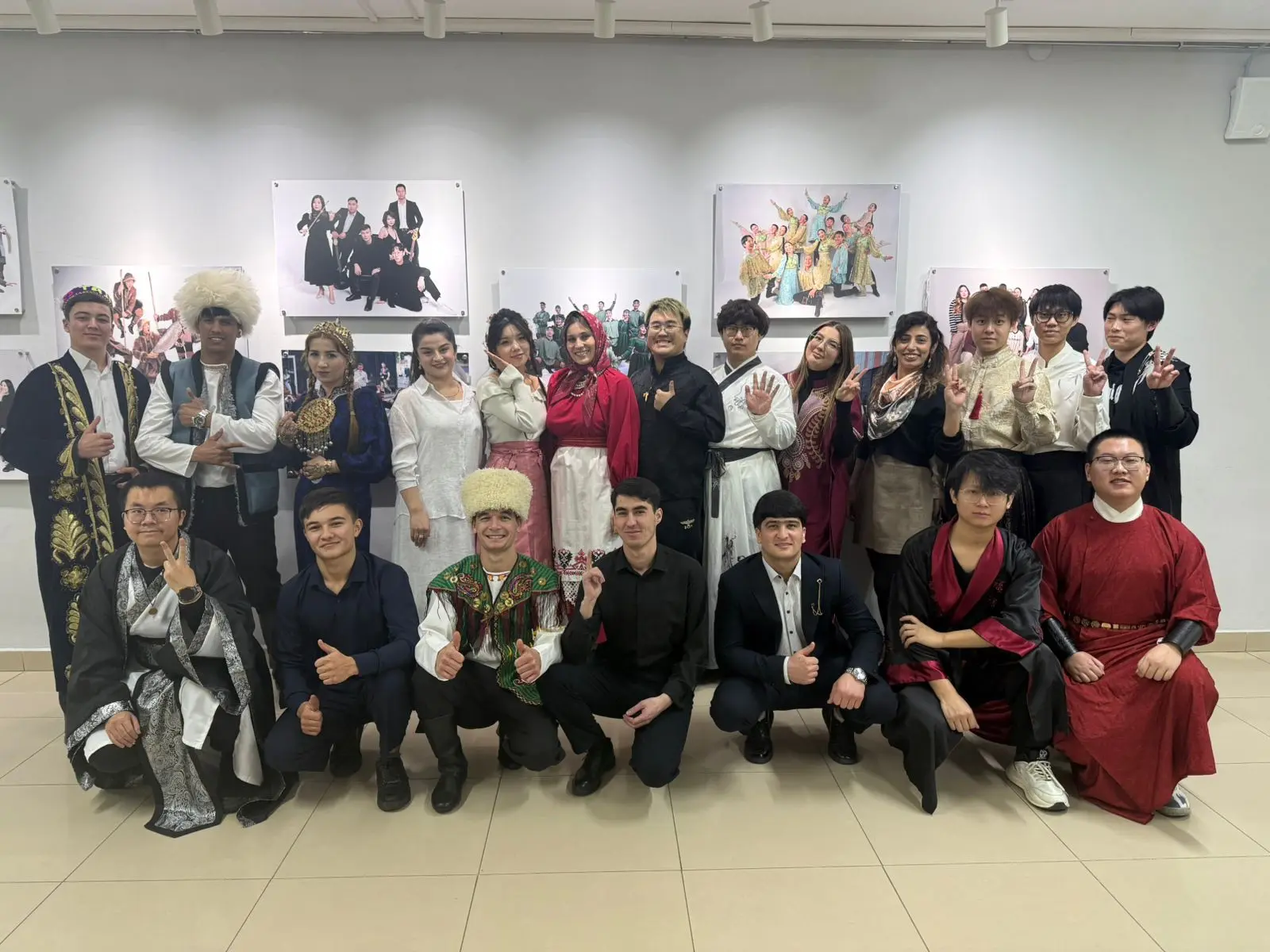 🏛️💝 🇨🇳 Магистранты-выпускники кафедры РКИ и слушатели подготовительного отделения ФДОП поздравля