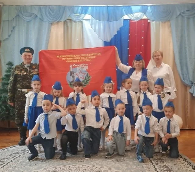 🎆🇷🇺 В честь Дня защитника Отечества в нашем детском саду прошел торжественный праздник. Воспитанн