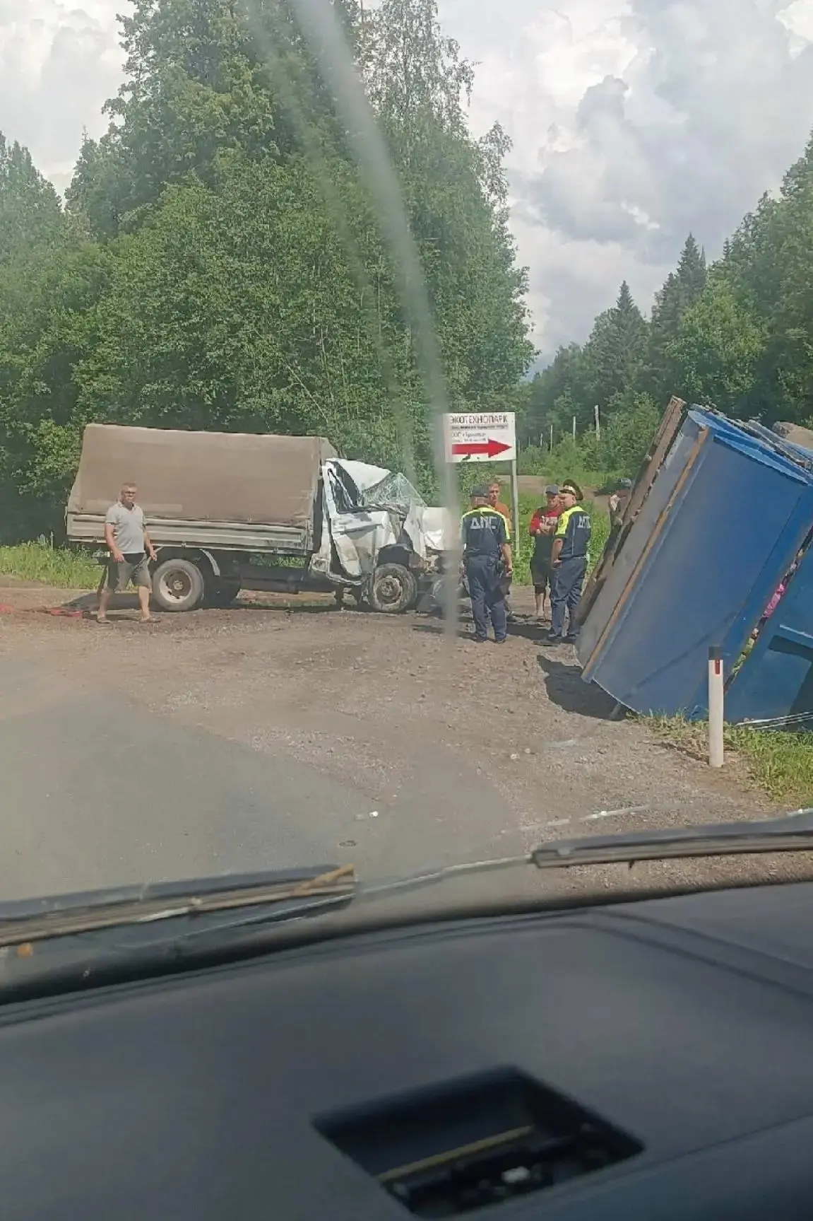 На дороге между Лысьвой и Чусовым серьезное ДТП с мусоровозом и «Газелью»