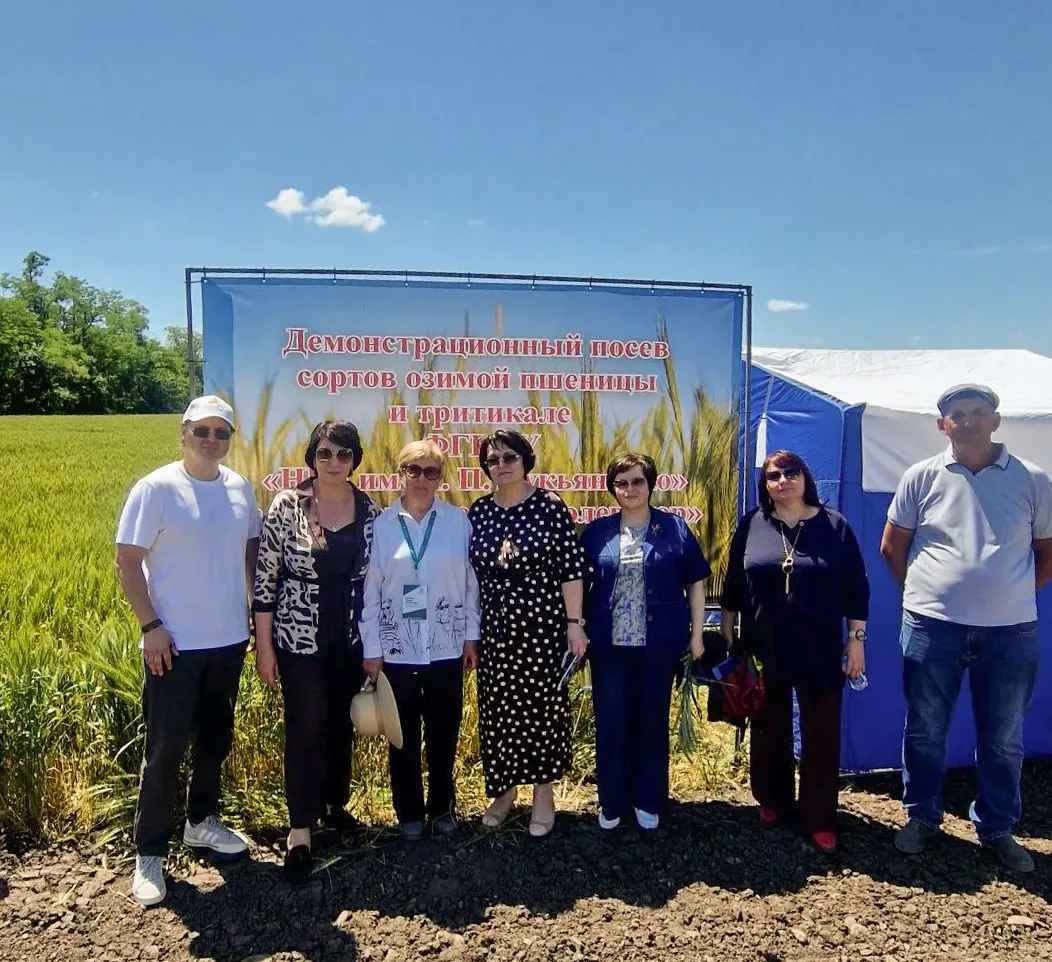 🌾ПРОДОЛЖАЕМ ЦИКЛ ПОЛЕВЫХ СЕМИНАРОВ: УЧЕНЫЕ ЦЕНТРА ПРЕДСТАВИЛИ НОВИНКИ СЕЛЕКЦИИ АДЫГЕЙСКИМ АГРАРИЯМ
