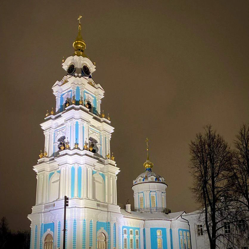 Дорогие земляки!
Поздравляю вас с праздником Рождества Христова.

Этот день несёт в каждый дом особу