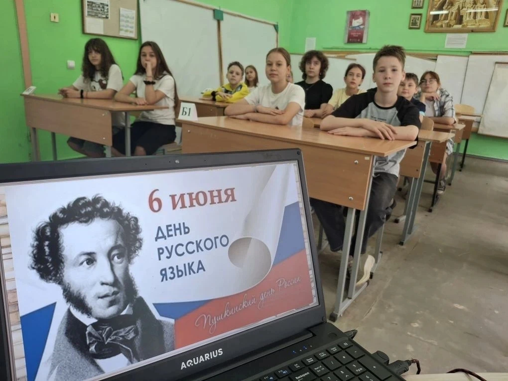 🐝Шестой день в «Весёлом улье»: День русского языка и народные традиции!

📖Сегодняшний день, 6 июня