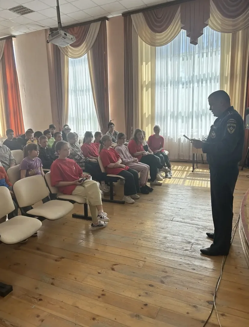 ✨В МБОУ «Большеигнатовская СОШ» состоялась беседа на тему «Правила поведения на воде». Перед учащими