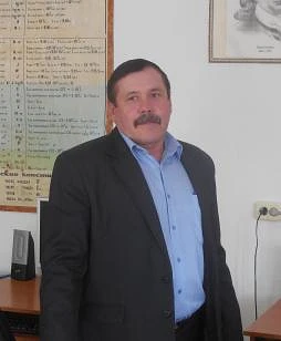 С ЮБИЛЕЕМ поздравляем уникального учителя — мастера физики, гуру информатики и надёжного наставника 