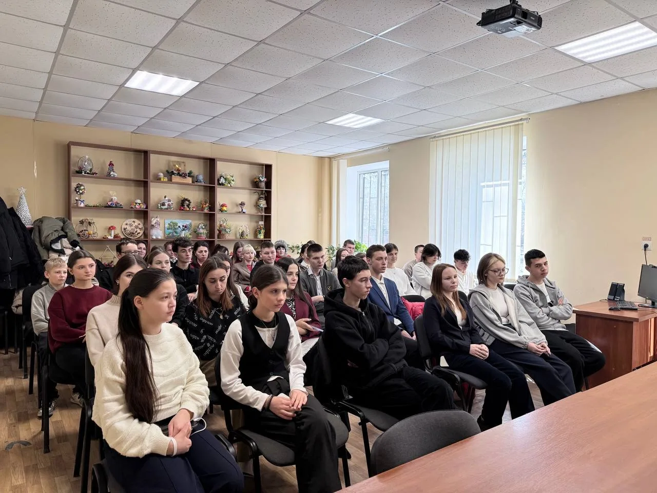 УЧЕНИЧЕСКОЕ САМОУПРАВЛЕНИЕ НА СТРАЖЕ ПОРЯДКА!

Сегодня в зале управления образования, молодежи и спо
