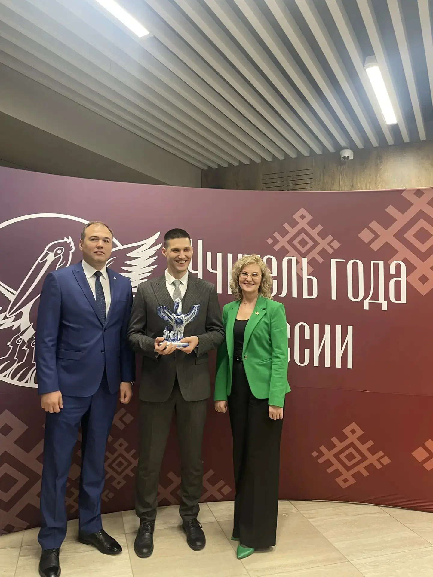 Временно исполняющий обязанности губернатора Белгородской области, Александр Шуваев, недавно награди