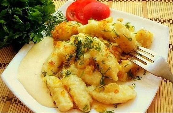 Картофельные галушки с луком — простое и сытное блюдо, идеальное для экономного стола! 🥔🥘

Ингреди