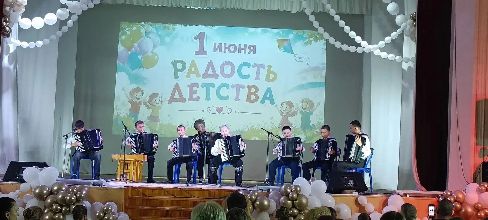 В Детской школе искусств станицы Архангельской  торжественно открылась летняя площадка — и сразу    