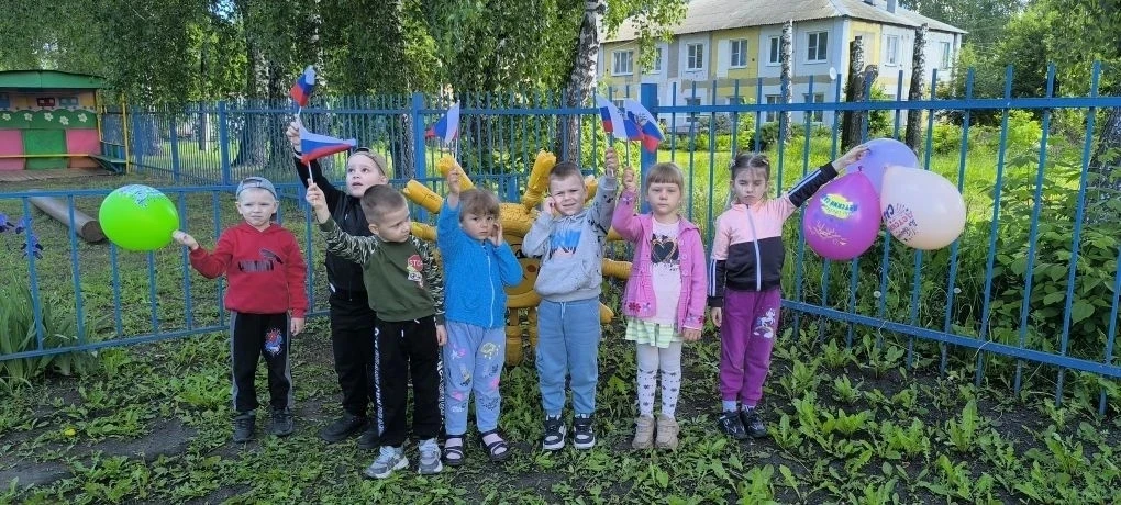 12 Июня-прекрасный праздник! В этот день можно публично выразить свою любовь к родине, а также порад