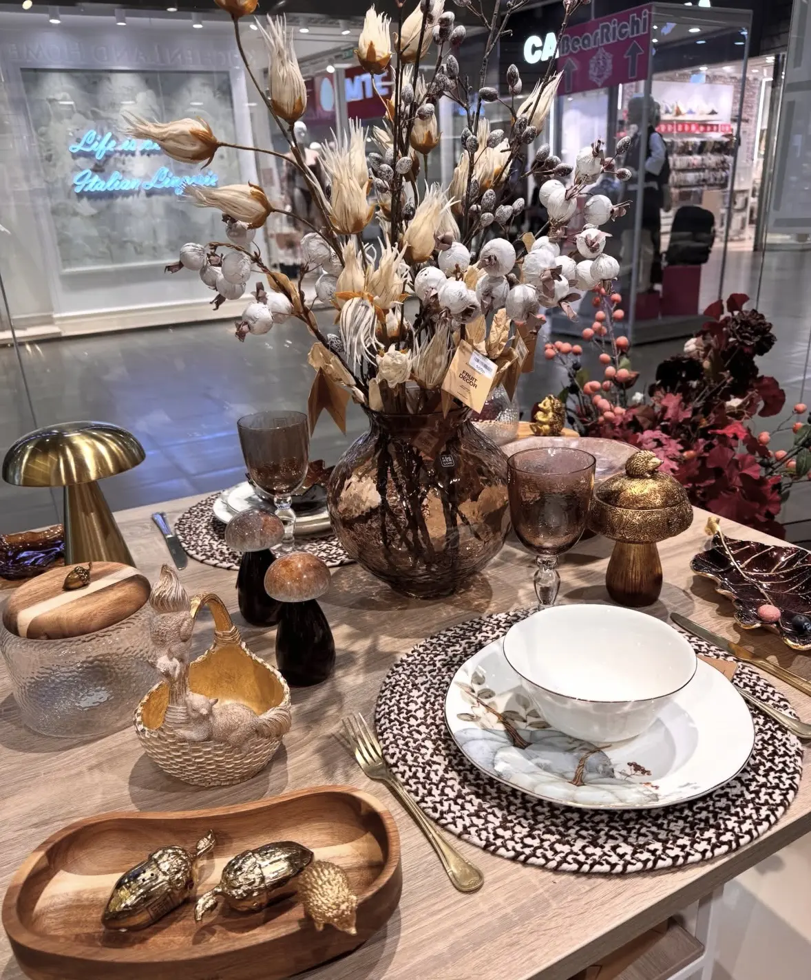 Осень в Kuchenland 🍂🧡

В торговых центрах уже готовятся к приходы осени. 
Очень красивые коллекции
