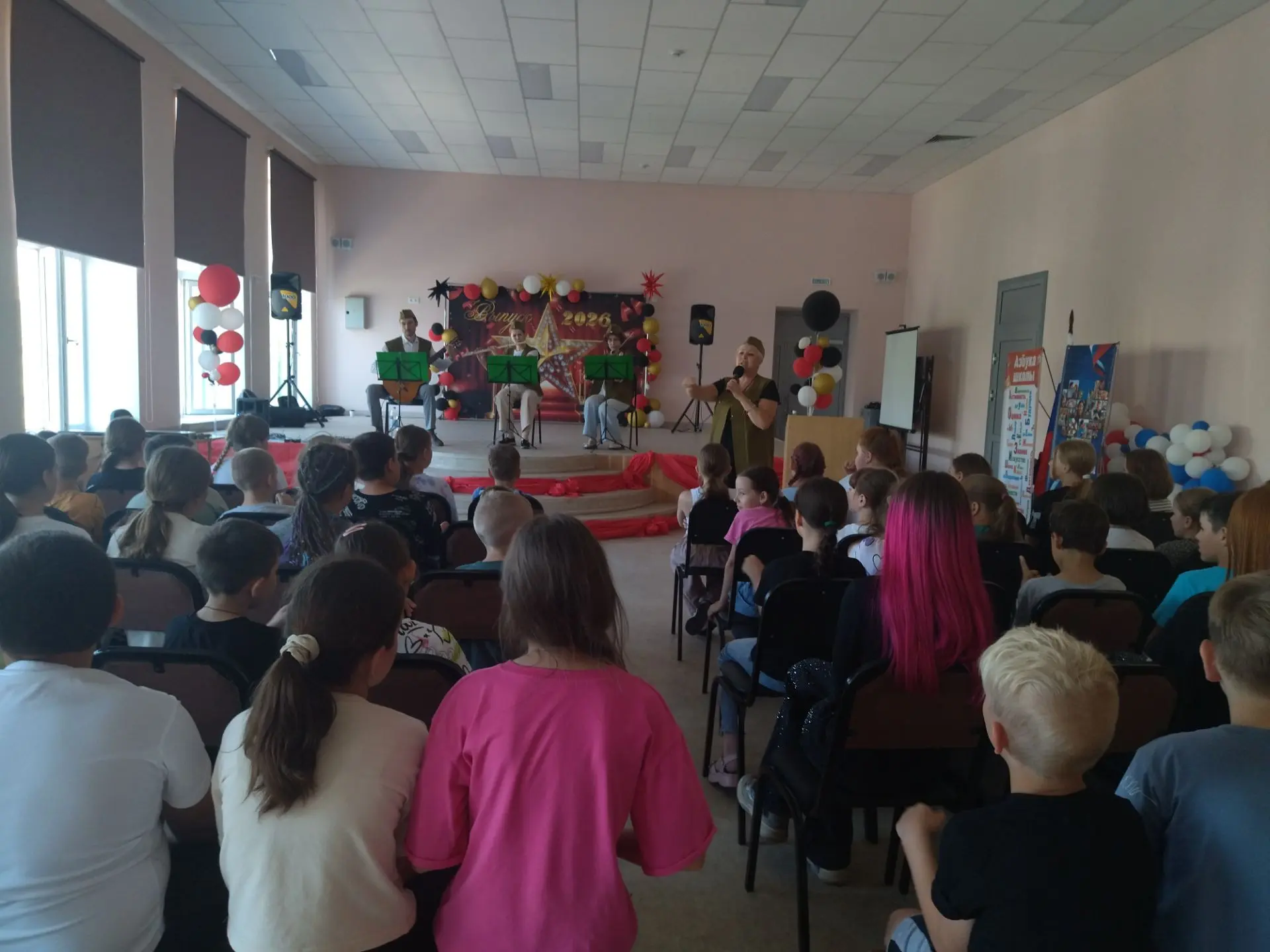 В рамках Дня Памяти и Скорби в нашем лагере состоялся концерт. Квартет музыкантов (гитара, скрипка, 