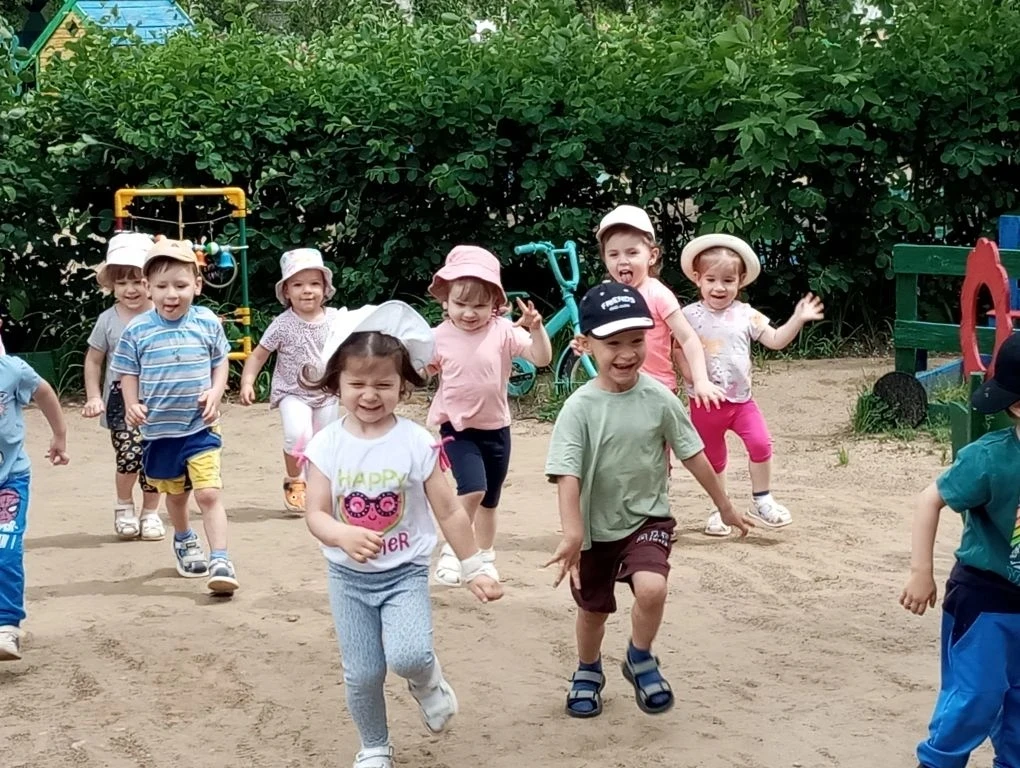 🌟 «Песочная фантазия»: как мы провели день в песочнице 🏖️

Сегодня на прогулке наши малыши стали н