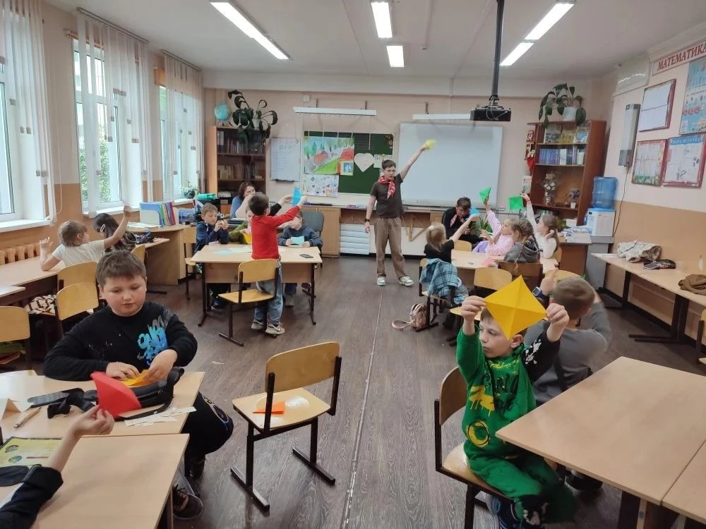 В пришкольном лагере выдался насыщенный и дружный день. Несмотря на дождь за окном☔️☔️☔️, ребята усп