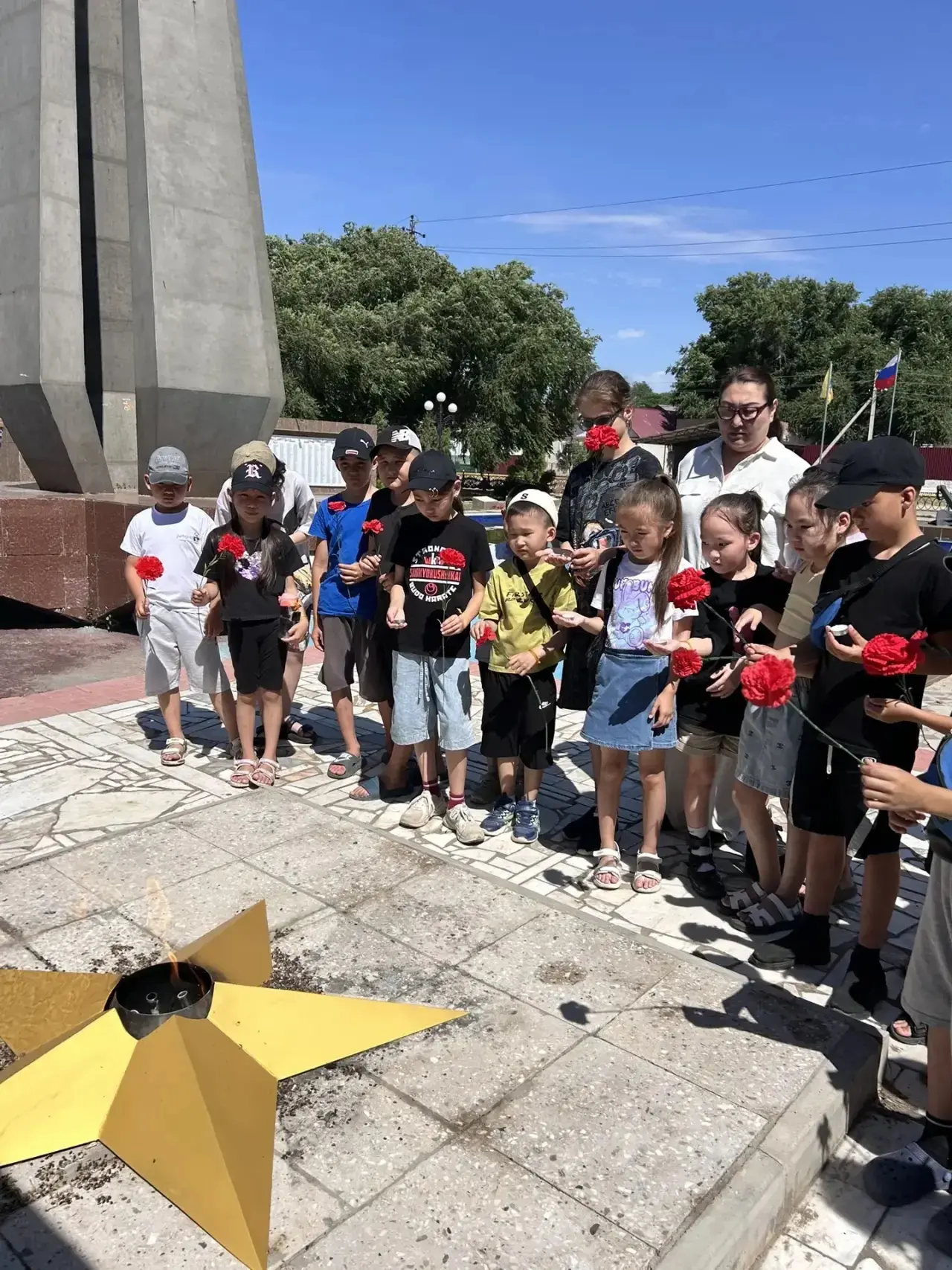 19.06. День памяти и мира в нашем лагере «Радуга»

Вчерашний день в лагере начался с утренней зарядк