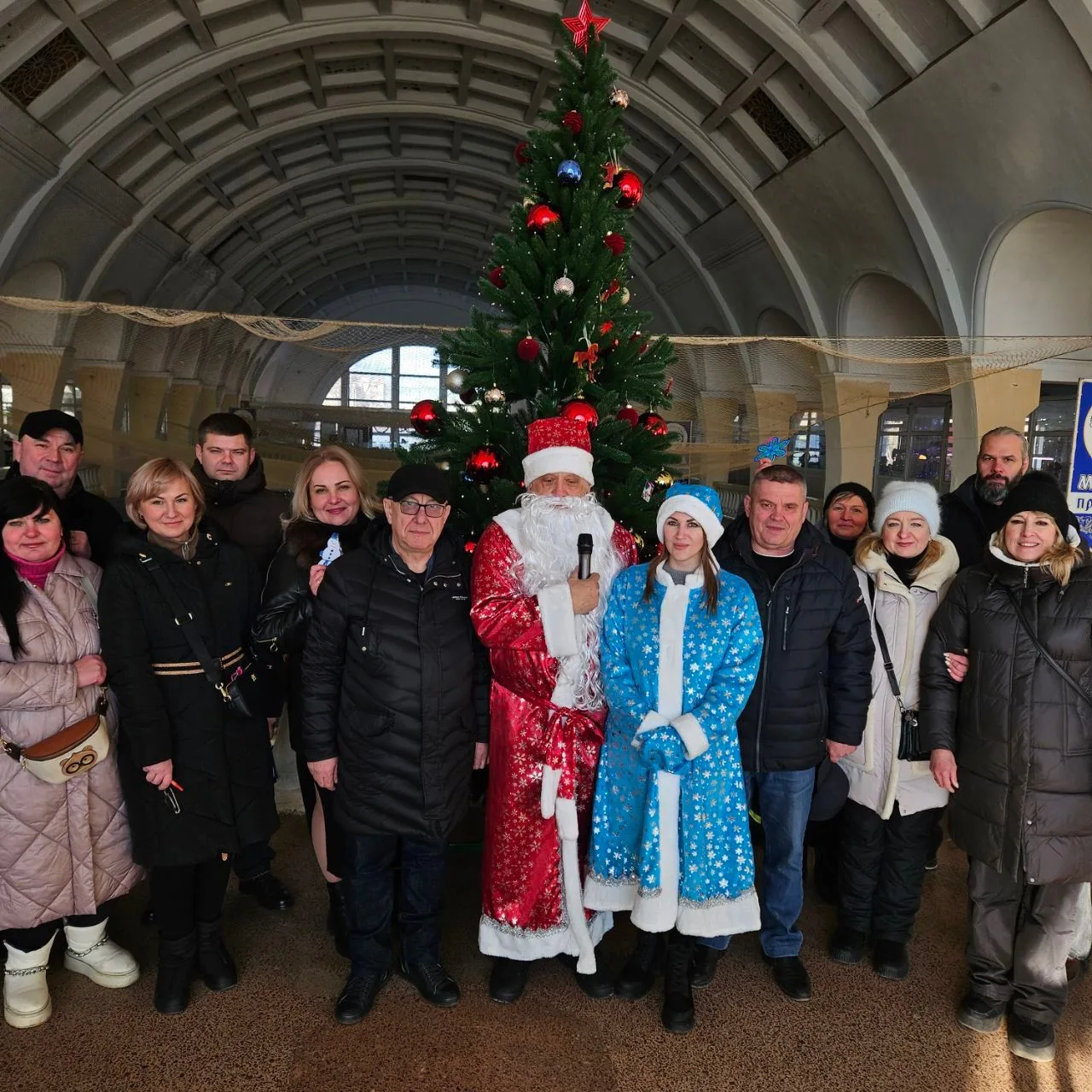 🎄 Предприниматели «Центрального рынка города Луганска» совместно с сотрудниками МУП «Центральный ры
