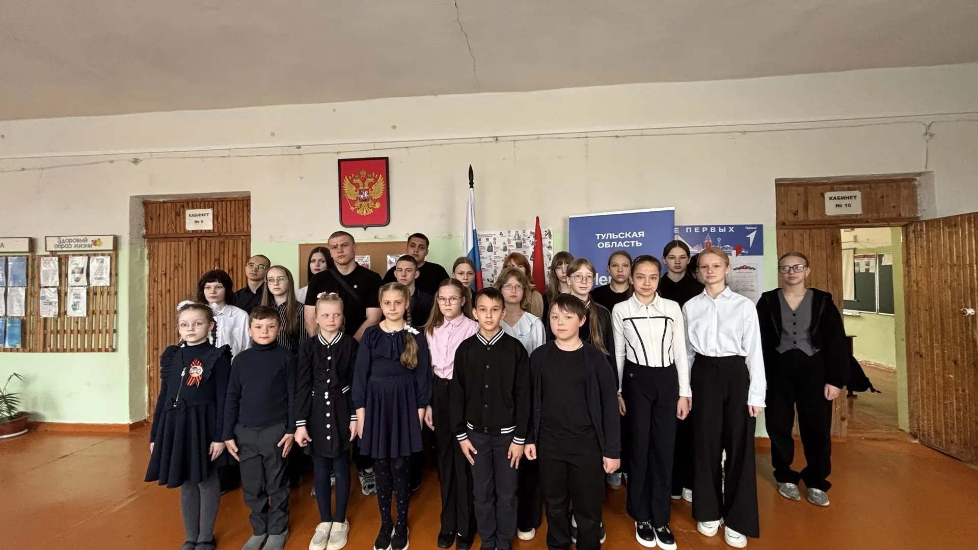 Учебная неделя 12.05.2026-15.05.2026 началась!
По традиции неделя началась с выноса и установки флаг