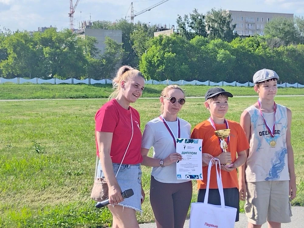 Поздравляем нашу команду "АйДаМы" с победой в  муниципальном этапе региональных соревнований "Семейн