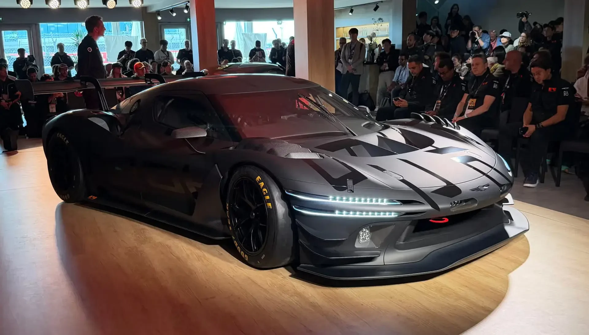 🚨🔥 Genesis выкатил гоночный суперкар Magma GT3 — и это уже не просто концепт
На «24 часа Ле-Мана» 