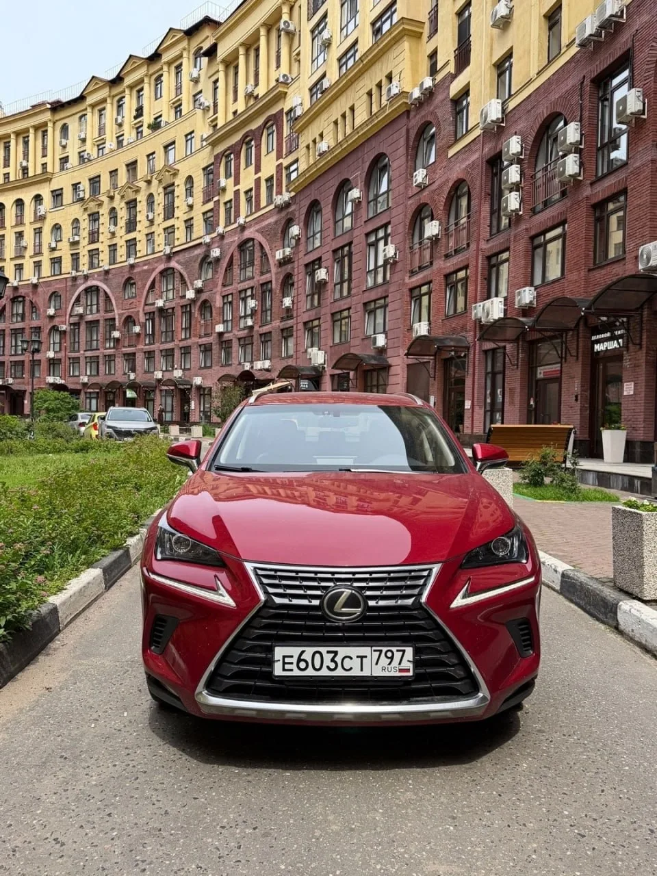 🚘 Lexus NX 2018

➖ Пробег: 100.000 км

➖ Коробка передач: АКПП

➖ Объём двигателя: 2.0, бензин

💸 