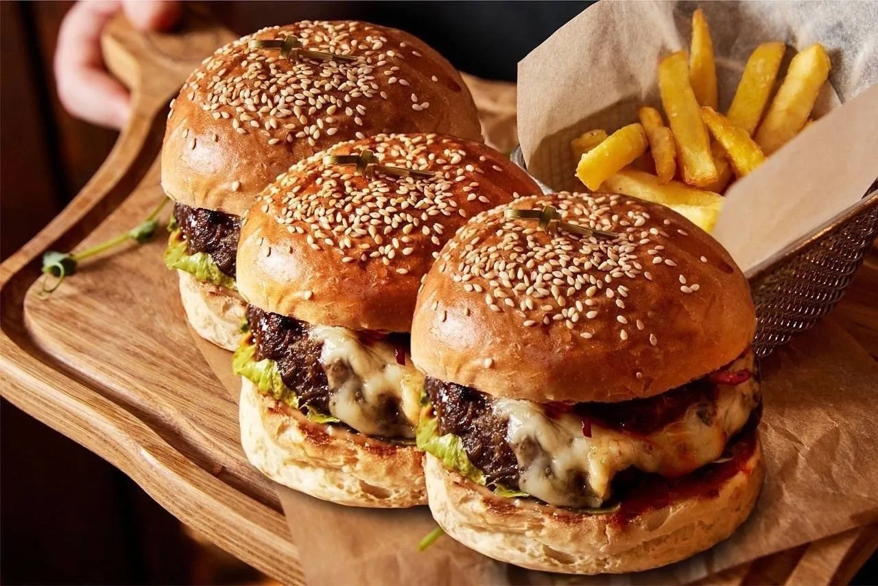 🍔 Собираетесь провести вечер с друзьями, посмотреть фильм или просто отдохнуть после рабочего дня? 