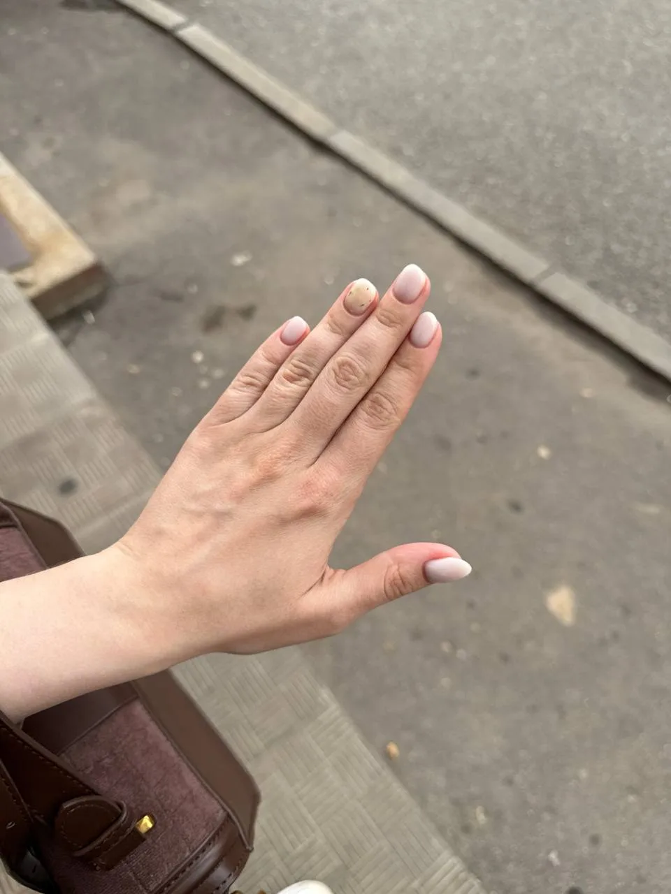 вышла с маникюра — девочки, показывайте свои ноготочки 💅🏼✨

а еще накидайте реакций, если готовы с