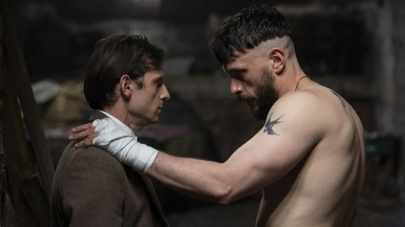 Получеловек/Half Man

Сериал заканчивается песней Danny Boy, написанной ещё в 1910 году. Песней о ра